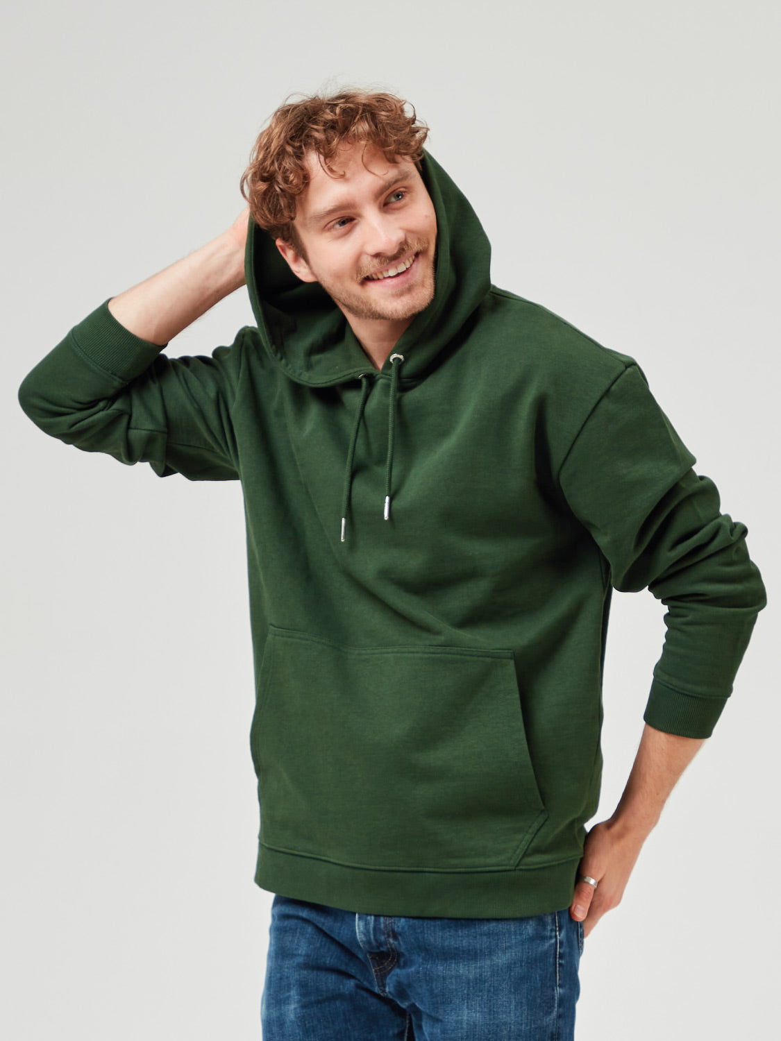 Nachhaltiger Unisex Hoodie in Dunkelgrün aus hochwertiger Bio-Baumwolle. Komfortabler Kapuzenpullover mit lässiger Passform, ideal für moderne Streetwear und umweltfreundliche Casual Styles.