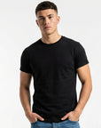 Schwarzes Herren T-Shirt kurzarm mit Rundhalsausschnitt  – schlichtes Basic Shirt aus BioBaumwolle, einfarbig schwarz.